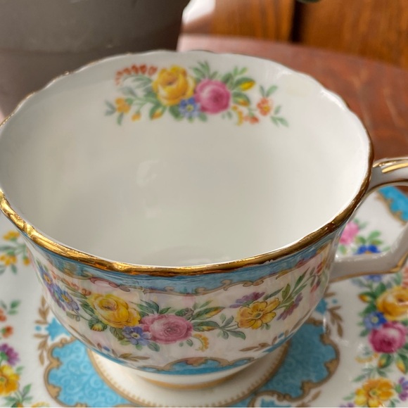 Crown Staffordshire English Fine Bone China Teacup and Saucer Set F15743 - Picture 5 of 14